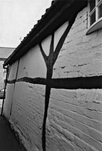 H) 4A Beveridge Street